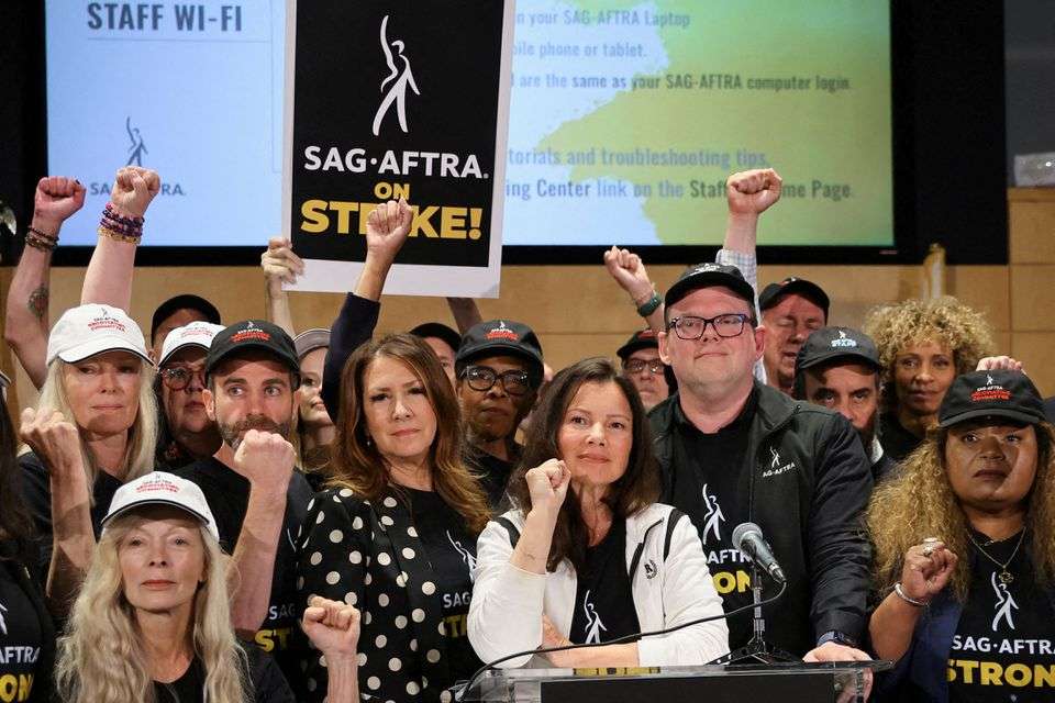 https://dazzlingdawn.com/wp-content/uploads/2023/07/Hollywoods-striking-actors-are-on-the-picket-lines-with-writers.jpg