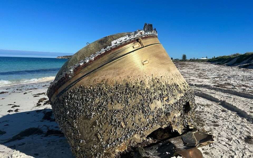https://dazzlingdawn.com/wp-content/uploads/2023/07/The-mystery-object-found-on-Green-Head-beach-on-Western-Australia.jpeg