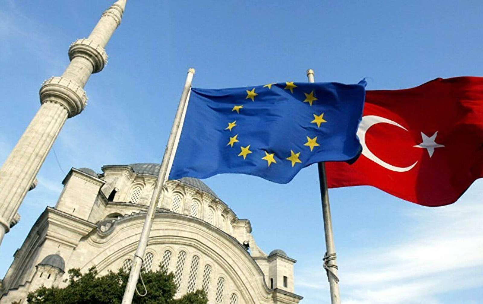 https://dazzlingdawn.com/wp-content/uploads/2023/08/EU-Turkey-flags.jpg