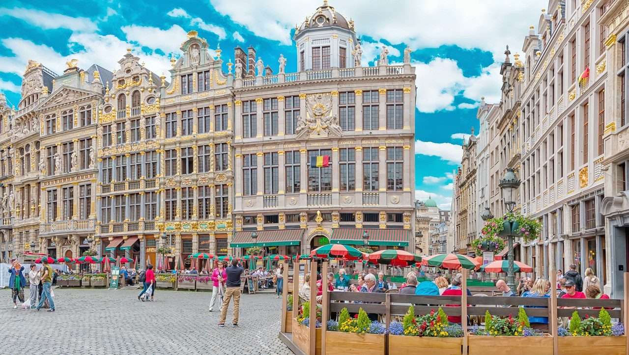 https://dazzlingdawn.com/wp-content/uploads/2023/09/experience-free-university-brussels-belgium-thibault.jpg