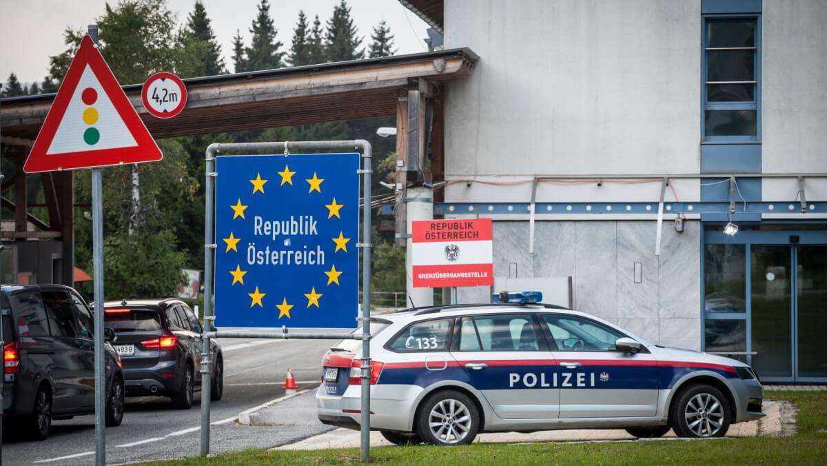 https://dazzlingdawn.com/wp-content/uploads/2023/10/Austrian-Border-with-slovak.jpg