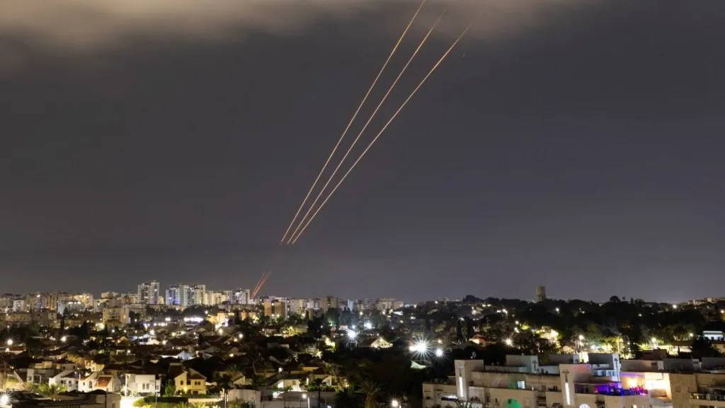 https://dazzlingdawn.com/wp-content/uploads/2024/04/Israels-anti-missile-system-operating-over-Ashkelon.webp